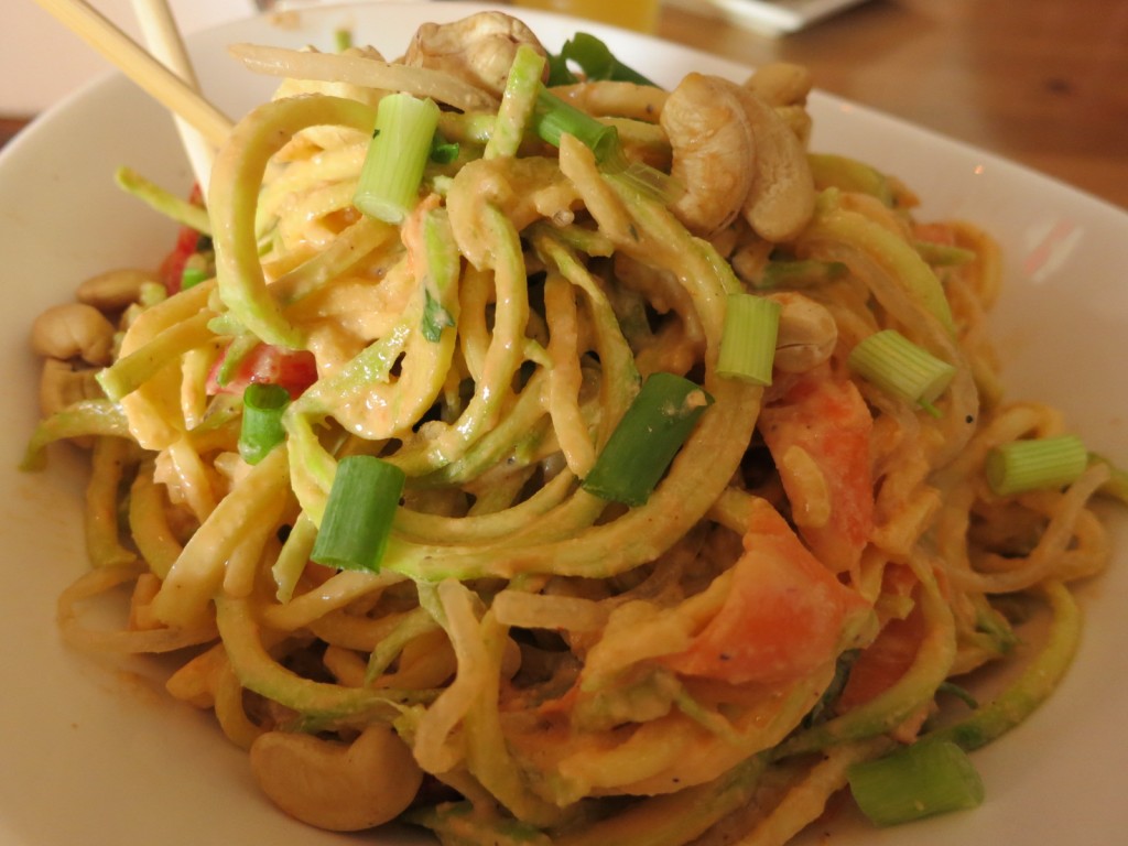 Pad Thai Zucchini & kelp noodles, shredded romaine lettuce, carrots & bell peppers mixed in a tangy Thai sauce topped with green onions & crumbled cashews