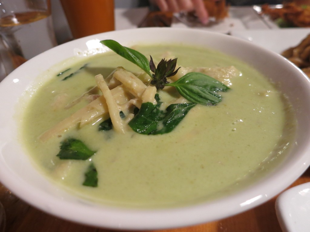 Gaeng Kaew Wan Green Curry with Chicken