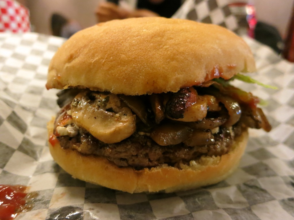 WILD BURGER Beef Patty, Goat Cheese, Sautéed Mushrooms, Caramelized onions, Roasted Red Peppers, Lettuce, Ketchup, Capitano Sauce